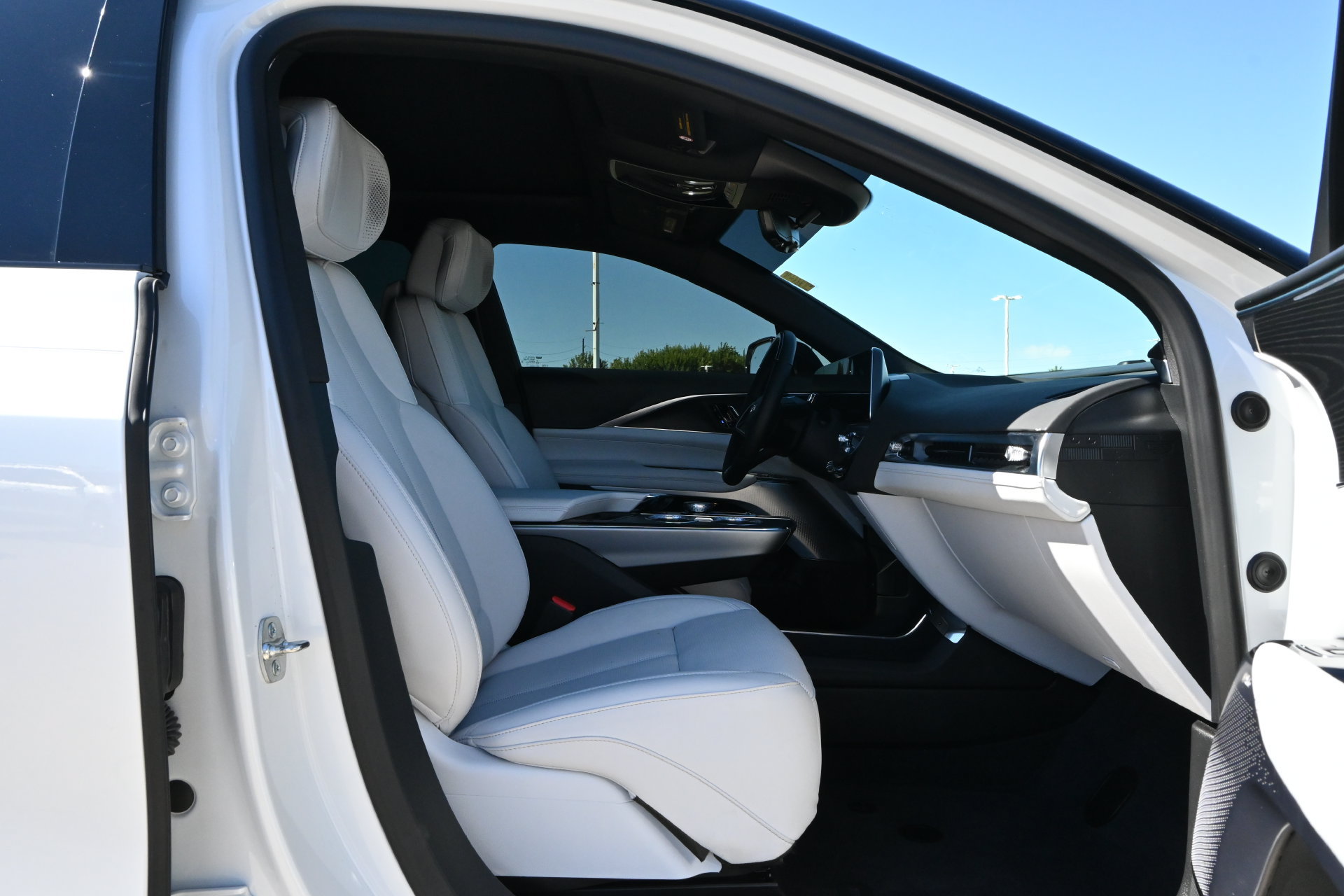 Certified 2025 Cadillac Lyriq Luxury w/ LPO, Floor Liner Package RWD image 24