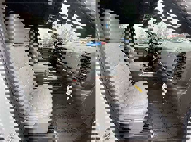 New 2025 Chevrolet Silverado 1500 LT w/ Convenience Package II image 29