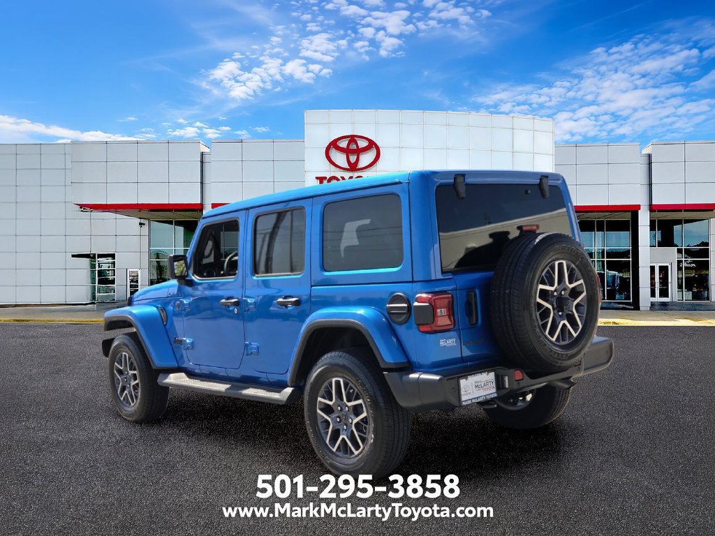 Used 2025 Jeep Wrangler Unlimited Sahara AWD/4WD image 3