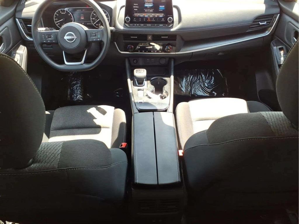 Certified 2024 Nissan Rogue SV FWD image 10