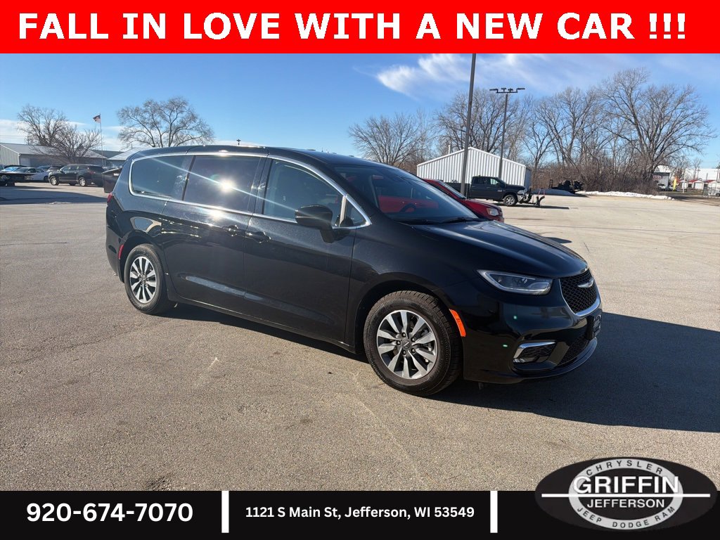 Used 2024 Chrysler Pacifica Select image 5