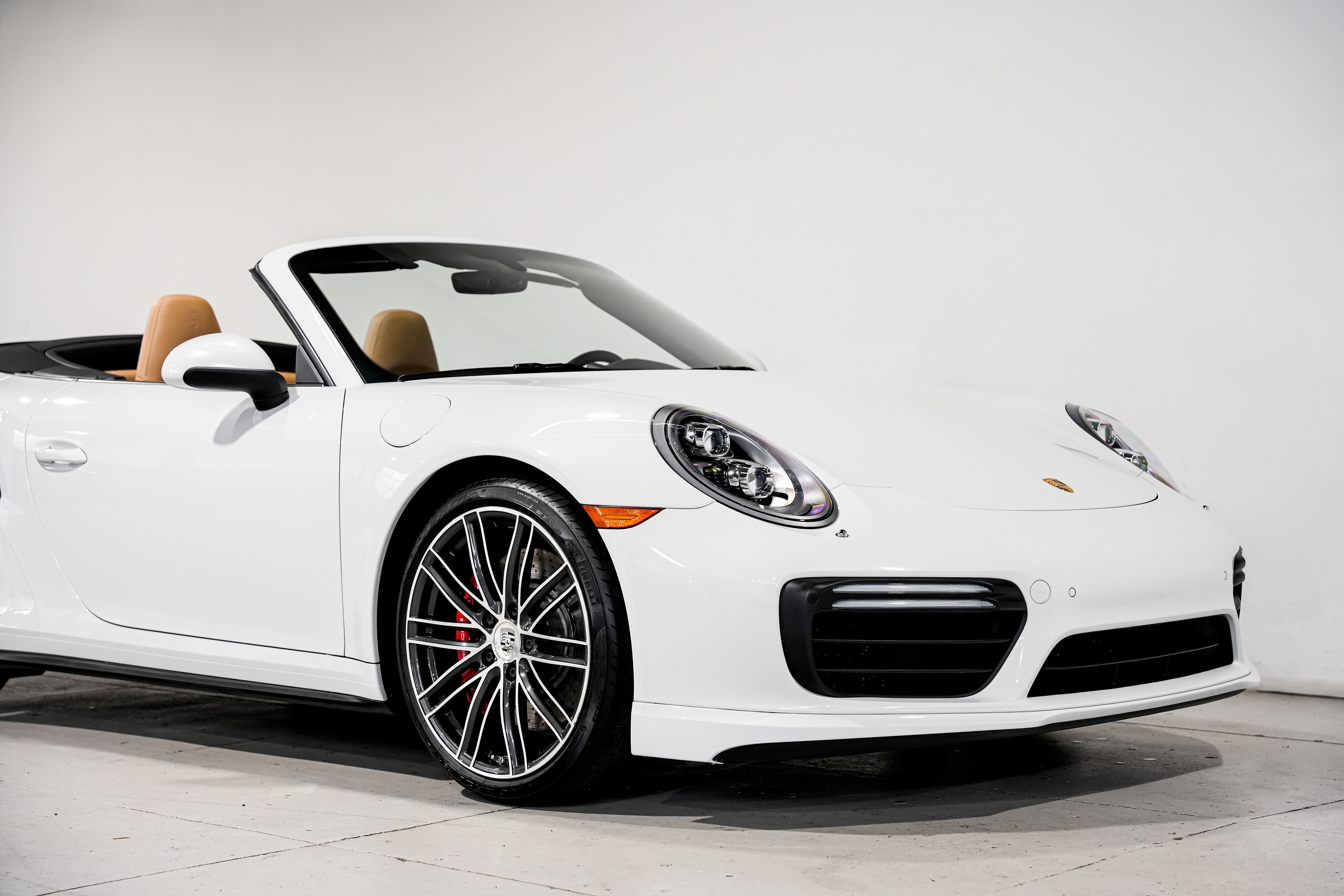 Used 2018 Porsche 911 Turbo image 41
