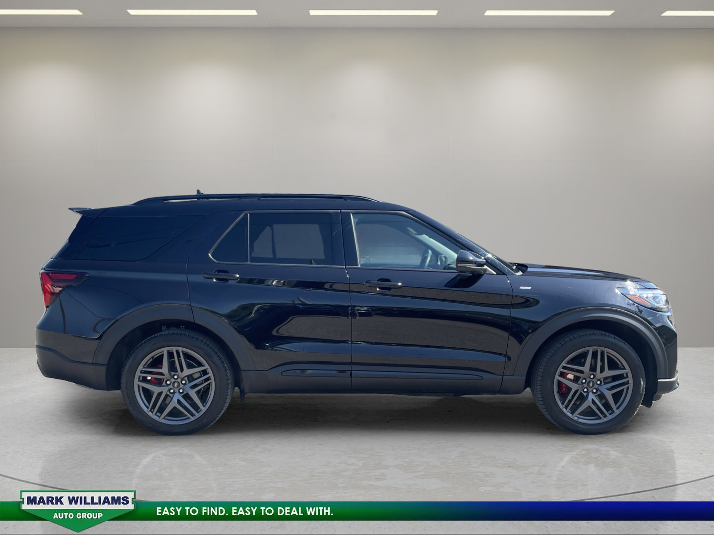 Used 2025 Ford Explorer ST-Line w/ ST-Line Street Pack AWD/4WD image 2
