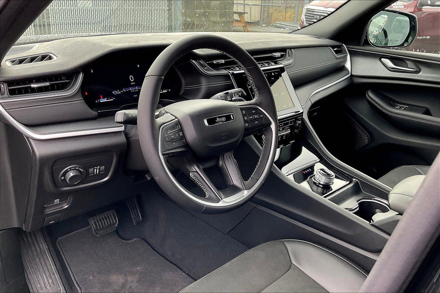 New 2025 Jeep Grand Cherokee Altitude image 7