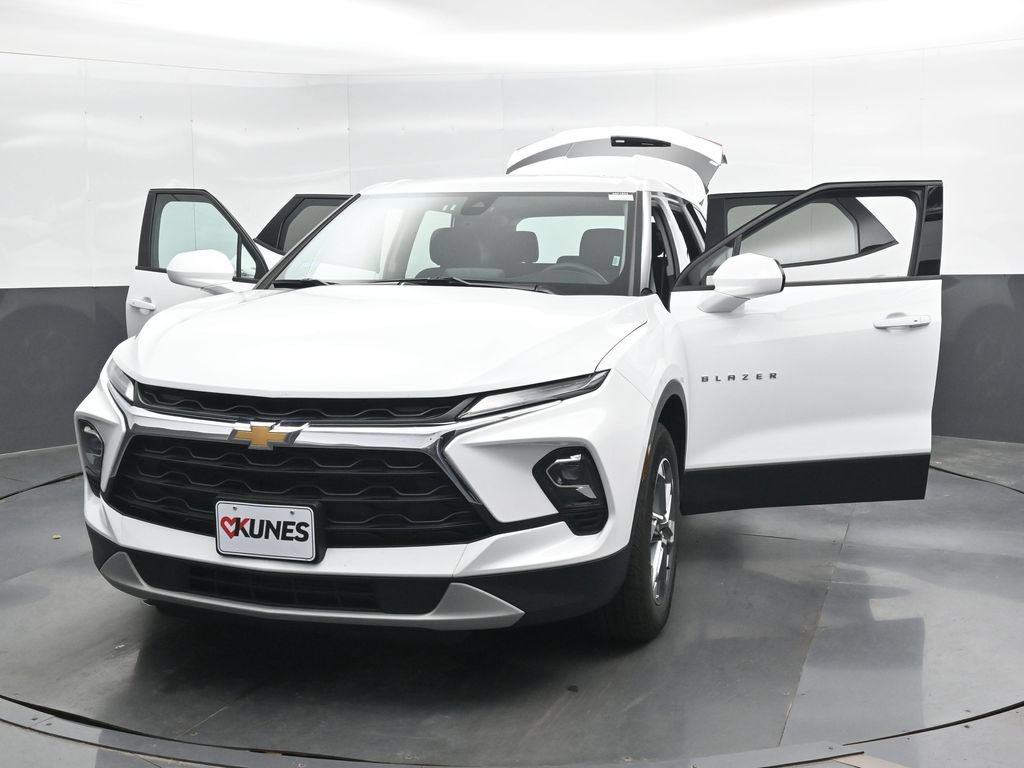 Used 2025 Chevrolet Blazer LT AWD/4WD image 49