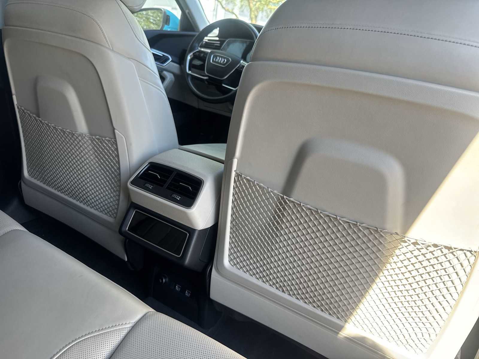 Used 2019 Audi e-tron Prestige w/ Prestige Package AWD/4WD image 16