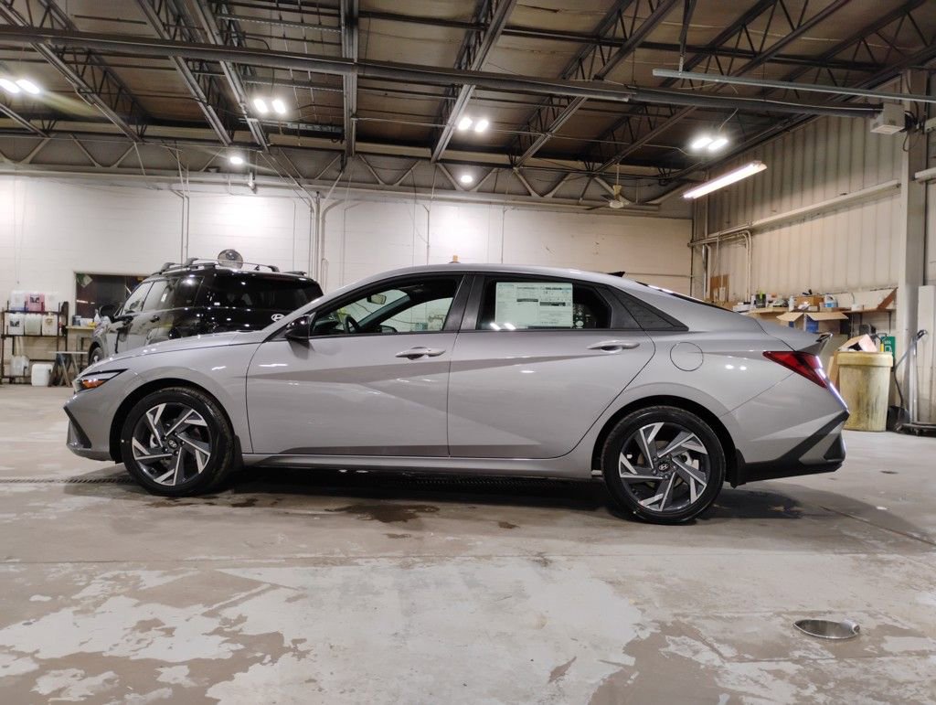 Used 2025 Hyundai Elantra Sport image 6