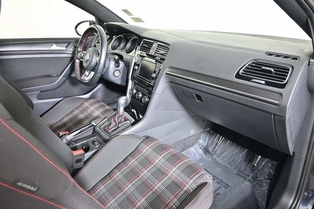 Used 2018 Volkswagen Golf 4-Door image 15