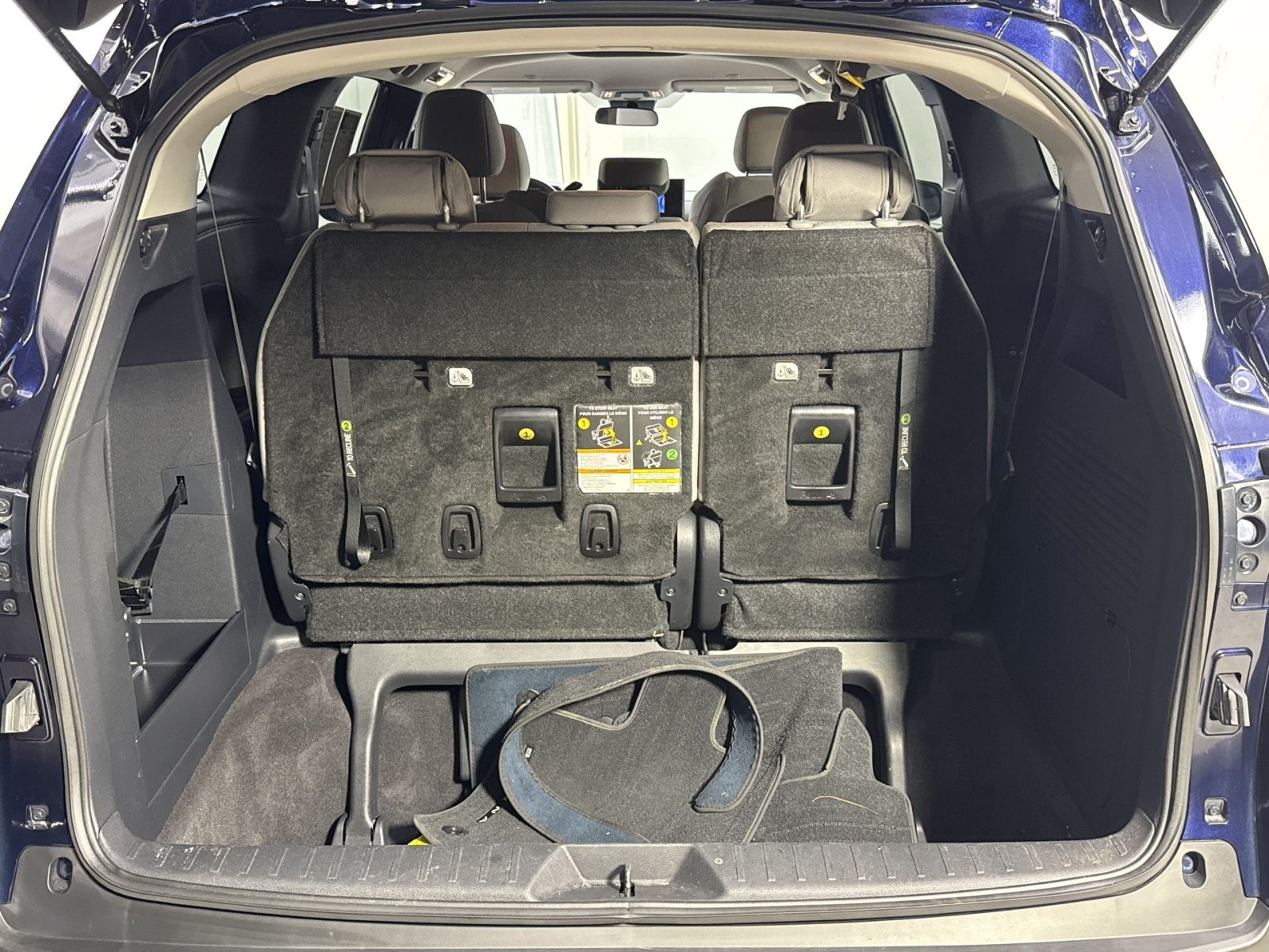 Used 2025 Toyota Sienna LE AWD/4WD image 38