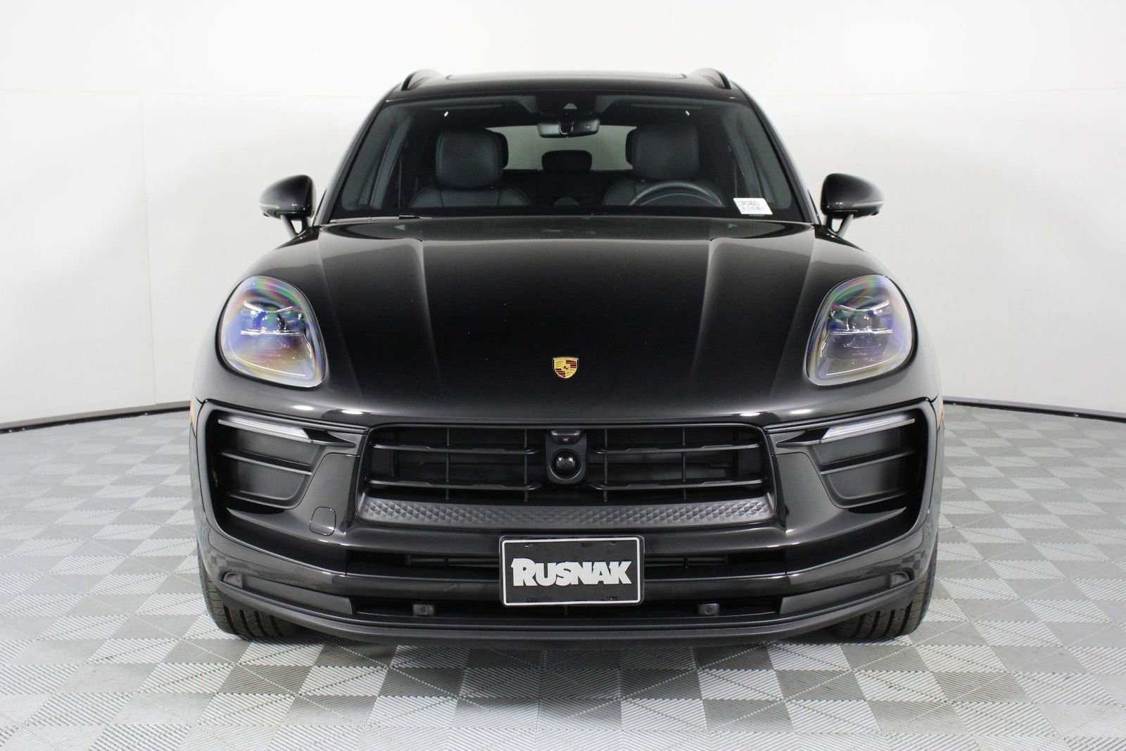 Certified 2025 Porsche Macan image 10