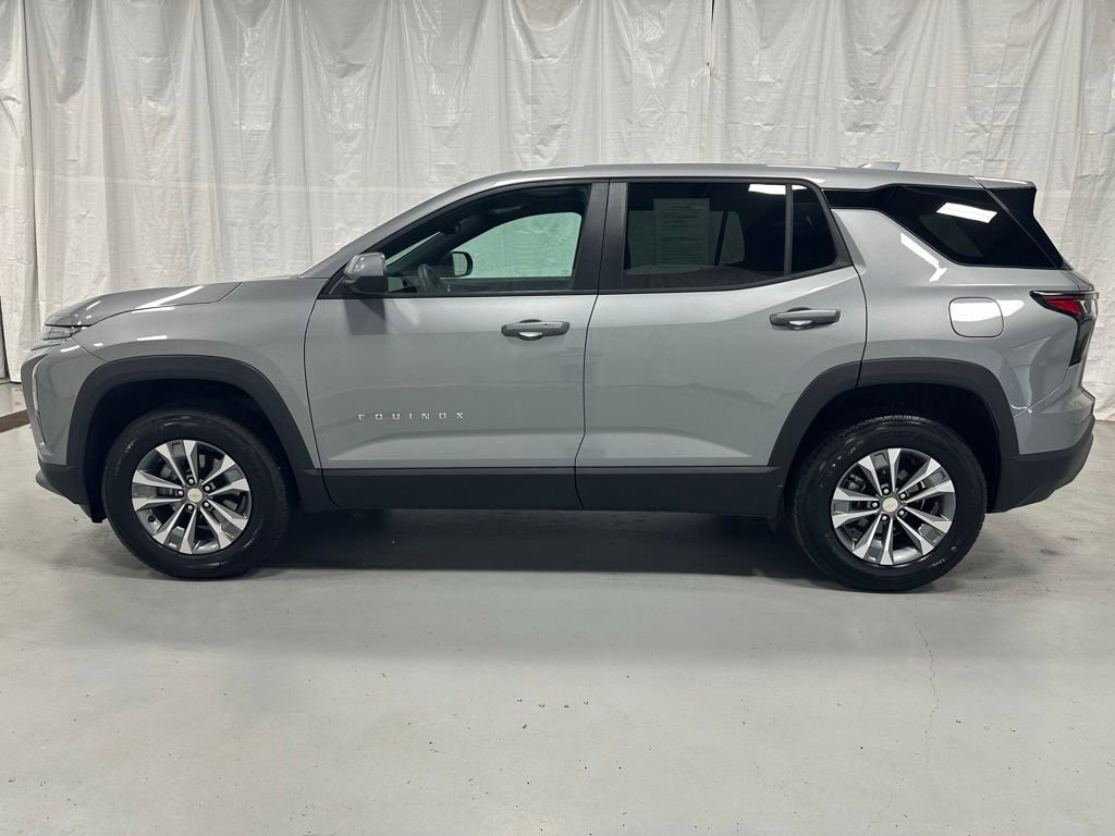 Used 2026 Chevrolet Equinox LT FWD image 4