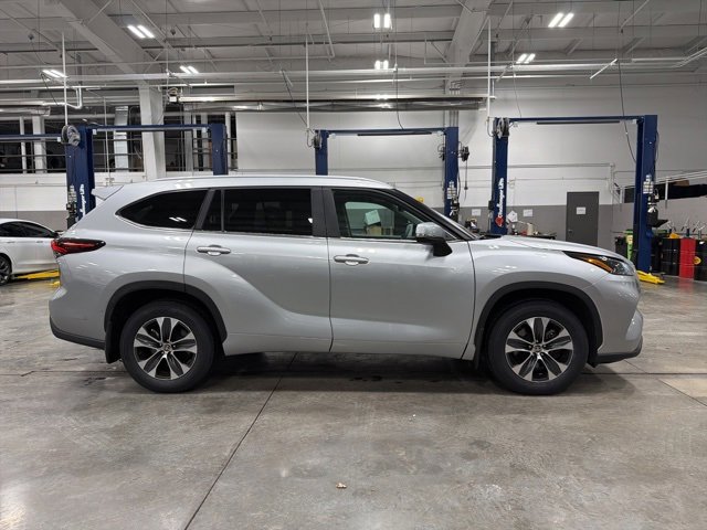Certified 2024 Toyota Highlander XLE image 63