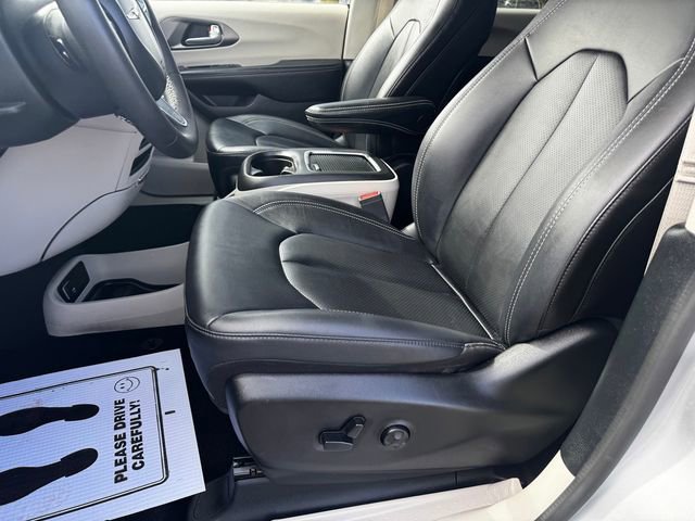 Certified 2024 Chrysler Pacifica Select image 23