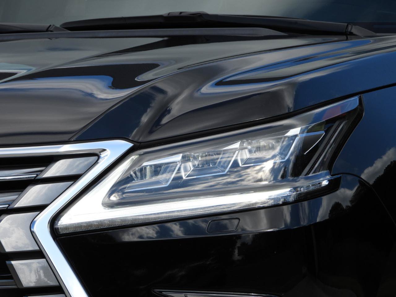 Used 2016 Lexus LX 570 4WD w/ 3rd Row & Luxury Pkg image 4