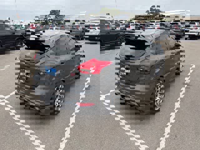 Used 2017 Ford Focus ST image 5