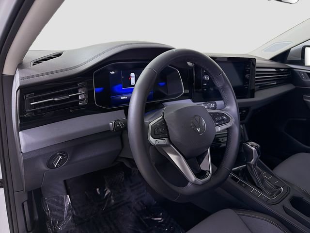 Used 2025 Volkswagen Jetta SE w/ Sunroof Package image 9