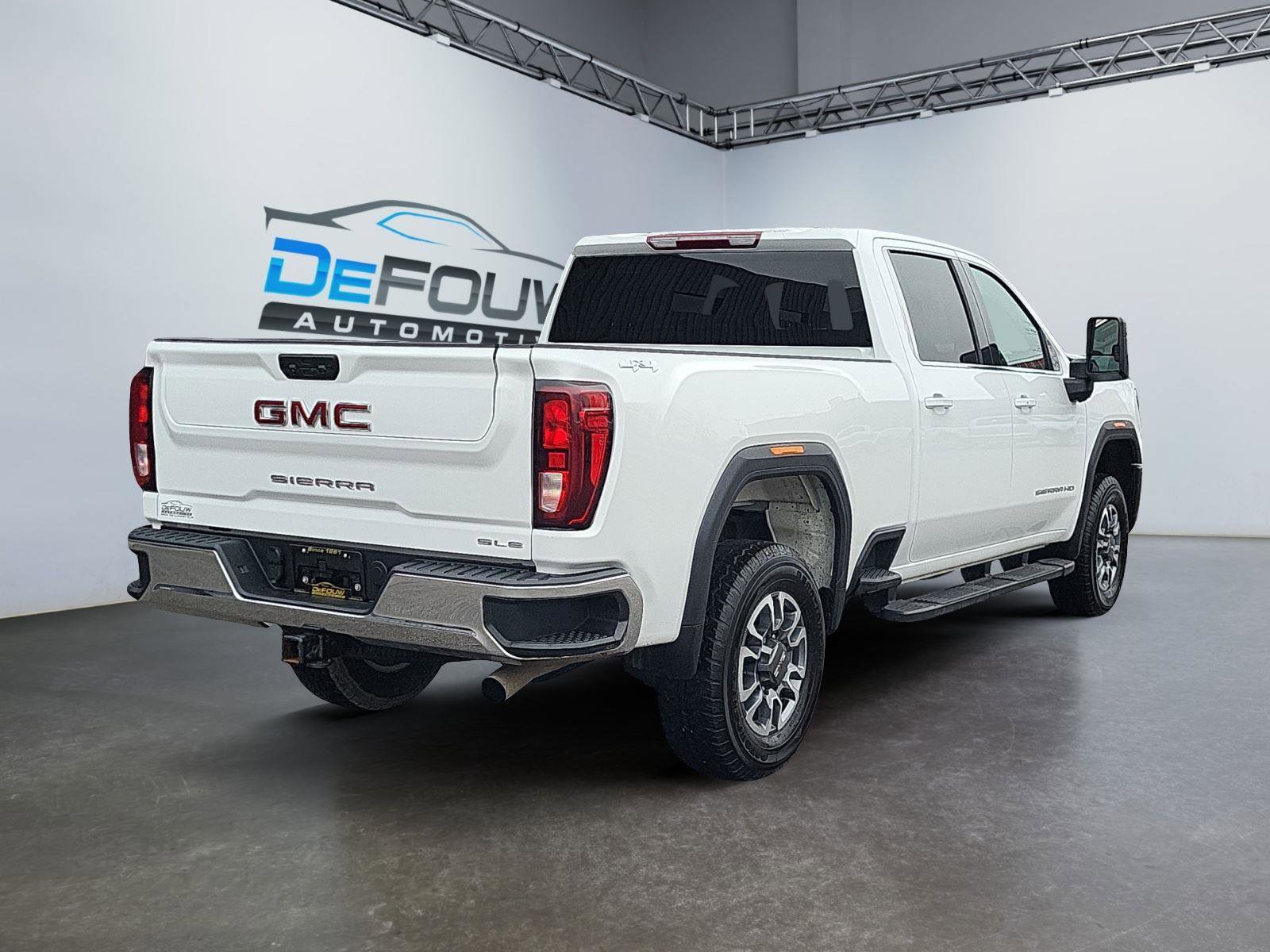 Used 2024 GMC Sierra 2500 SLE w/ SLE Value Package image 3