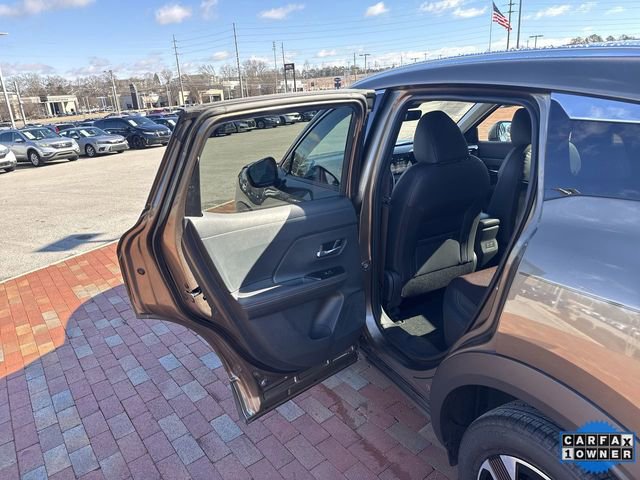 Used 2025 Nissan Kicks SR w/ Interior Electronics Package image 27