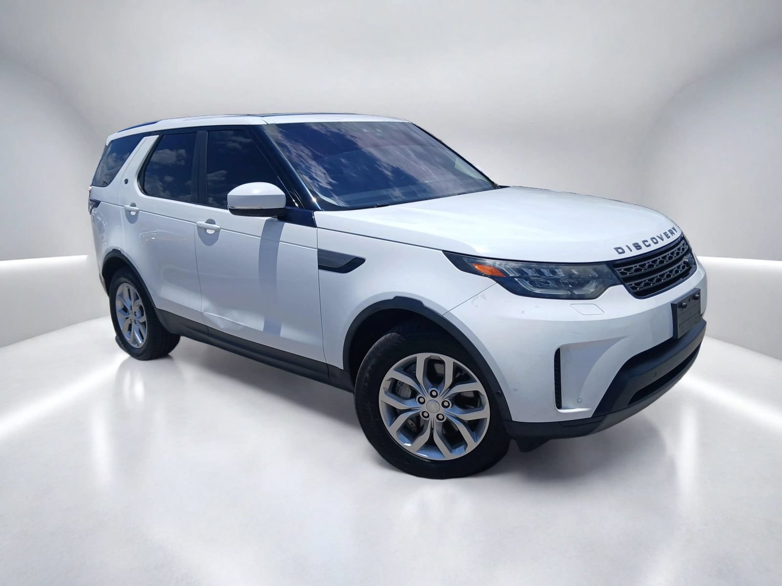 Used 2020 Land Rover Discovery SE AWD/4WD image 1