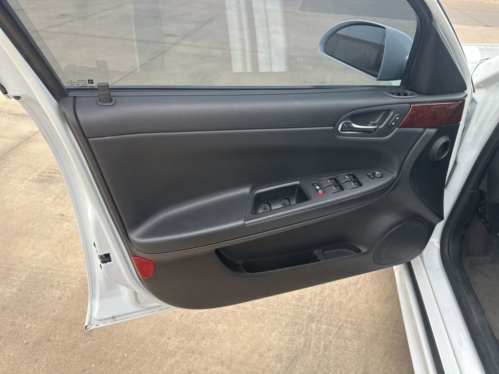 Used 2011 Chevrolet Impala LT FWD image 6
