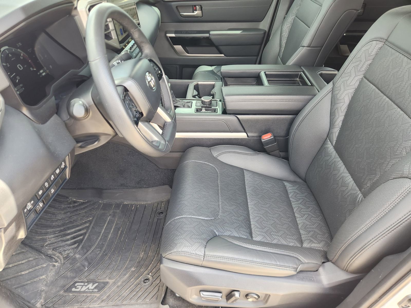 Used 2024 Toyota Tundra Limited w/ Power Package AWD/4WD image 17