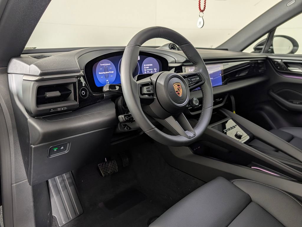 New 2026 Porsche Macan 4 Electric image 4
