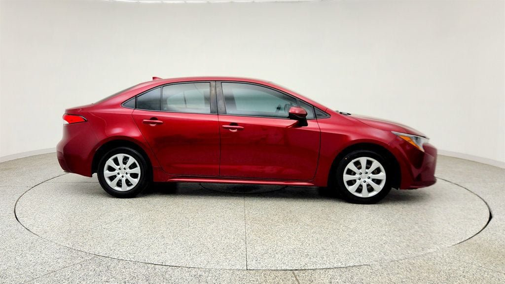 Used 2022 Toyota Corolla LE FWD image 4