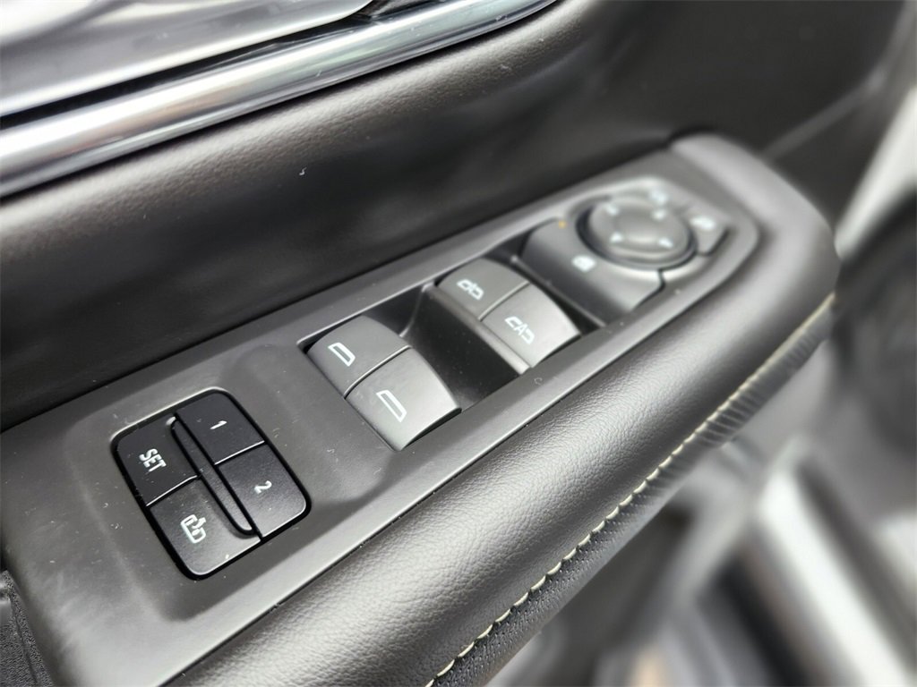 Used 2023 GMC Yukon SLT image 18