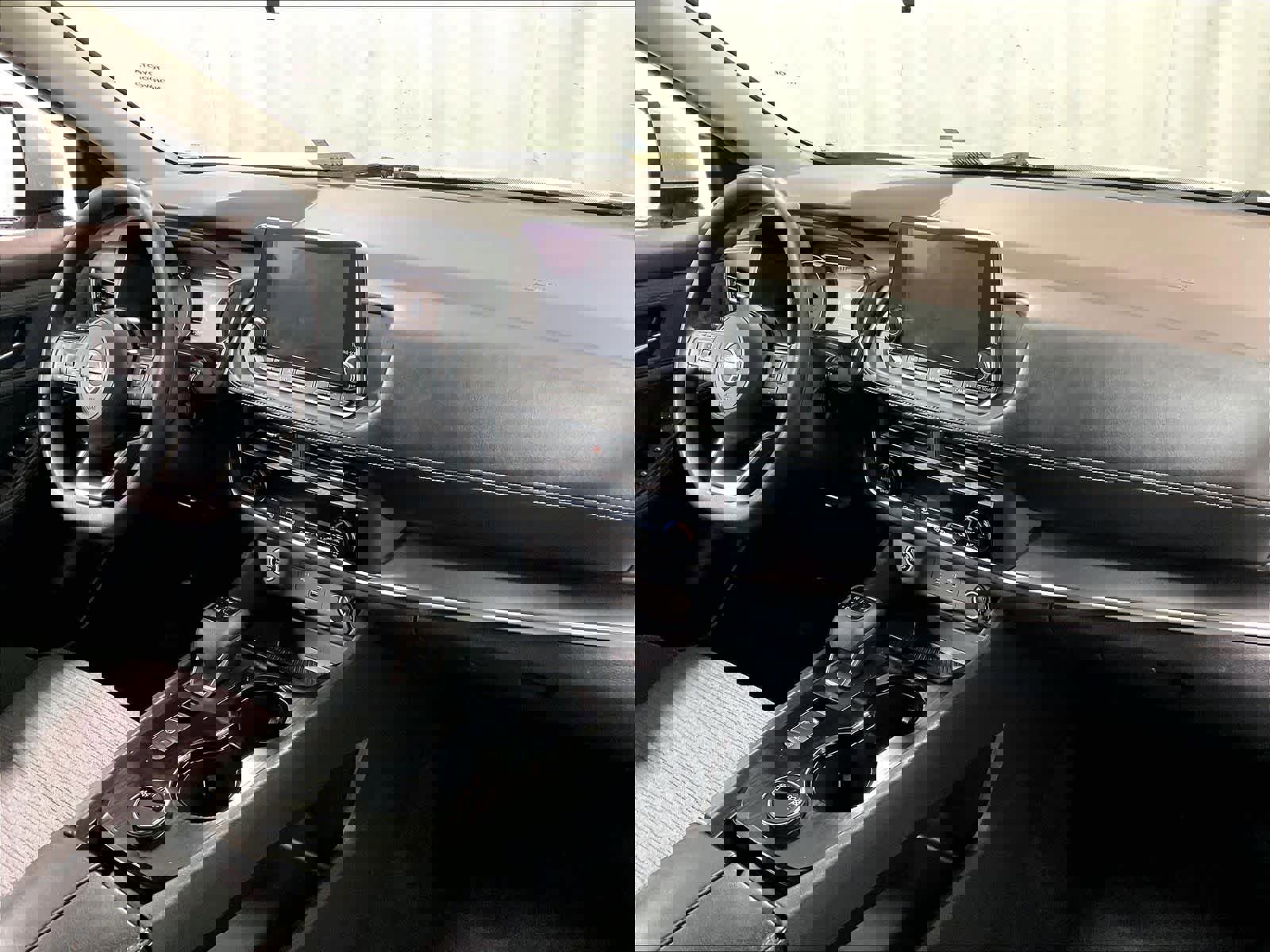 Used 2023 Nissan Rogue SV AWD/4WD image 14