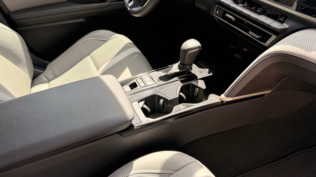 Used 2025 Toyota Camry SE image 41