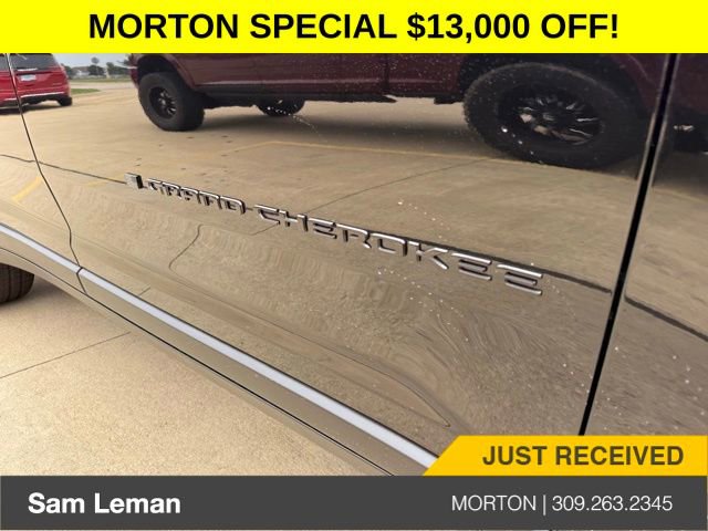 New 2025 Jeep Grand Cherokee L Limited w/ Black Appearance Package image 6