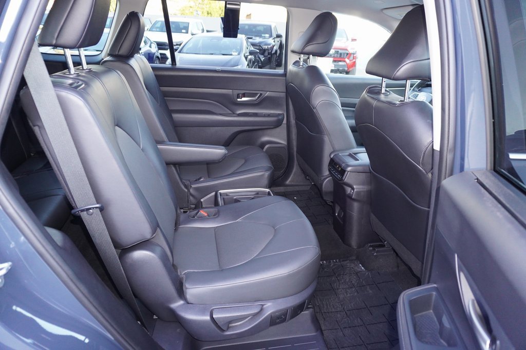 Certified 2025 Toyota Grand Highlander FWD image 8