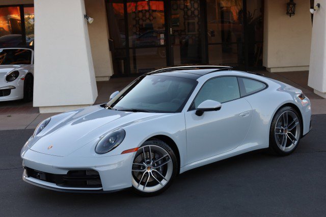 Used 2025 Porsche 911 Carrera image 4
