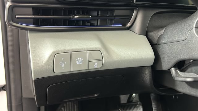 Certified 2025 Hyundai Elantra Limited FWD image 20
