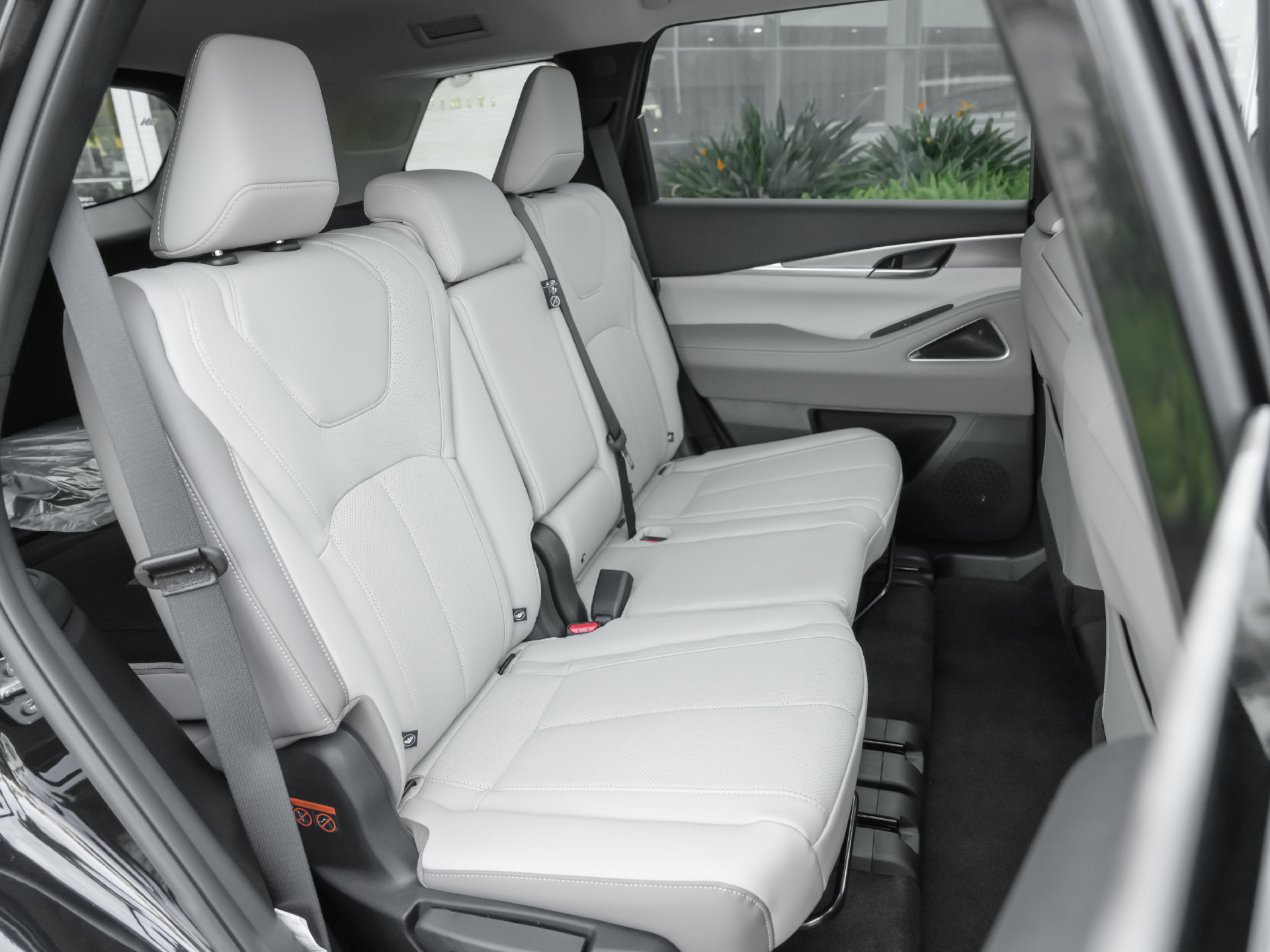 New 2027 INFINITI QX60 Luxe FWD image 30
