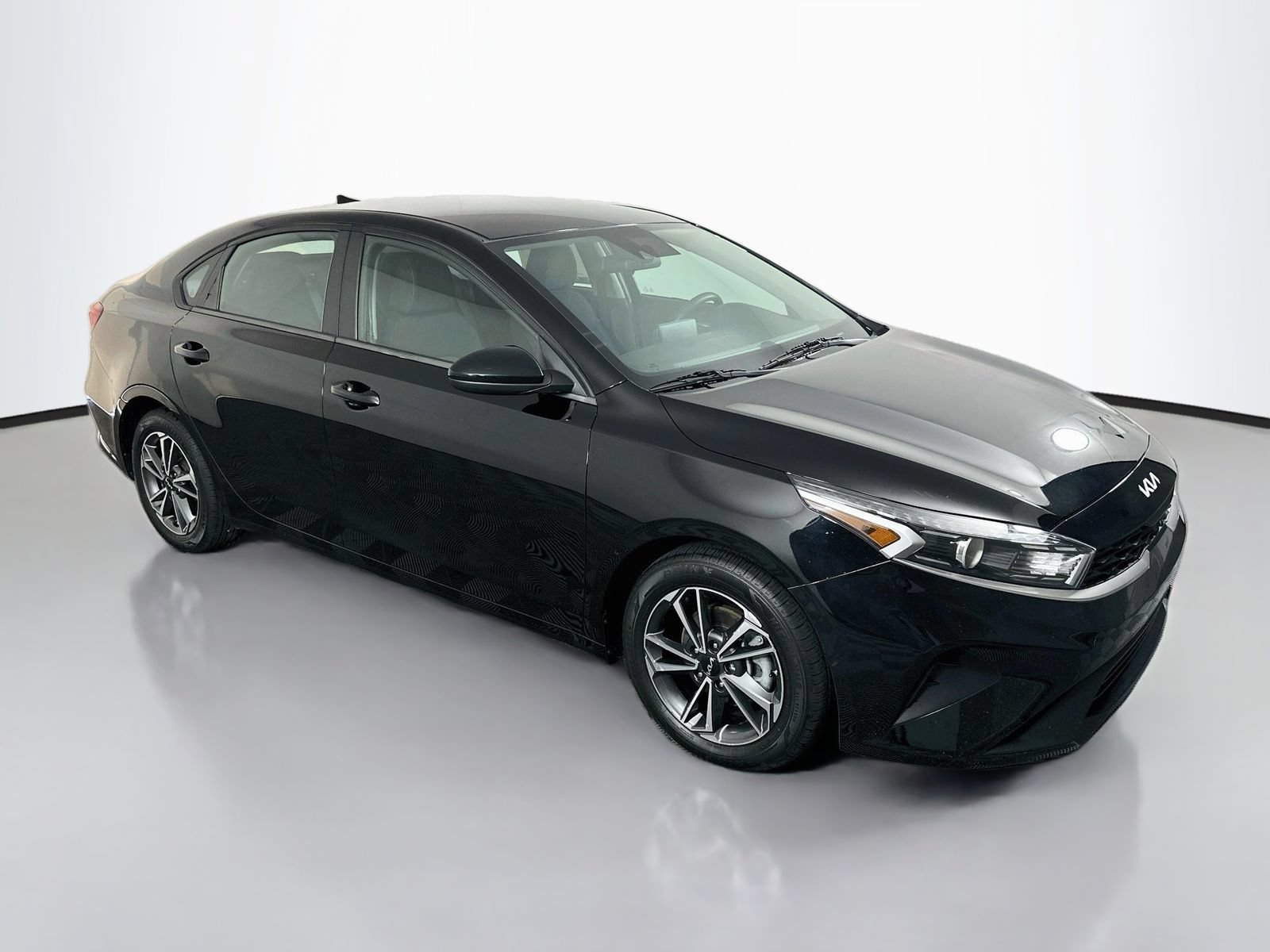 Used 2022 Kia Forte LXS FWD image 1