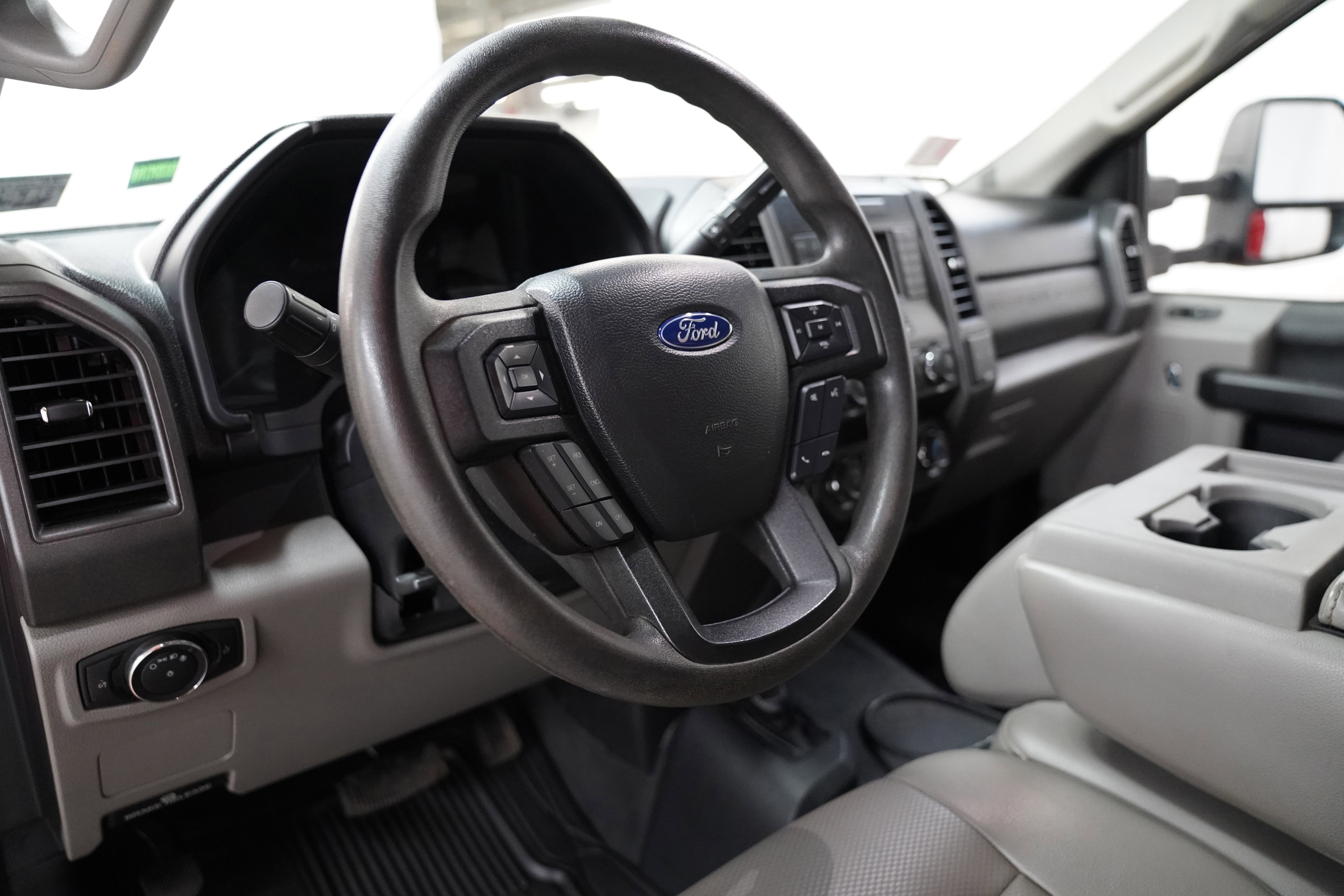 Used 2019 Ford F550 4x4 Regular Cab Super Duty image 9