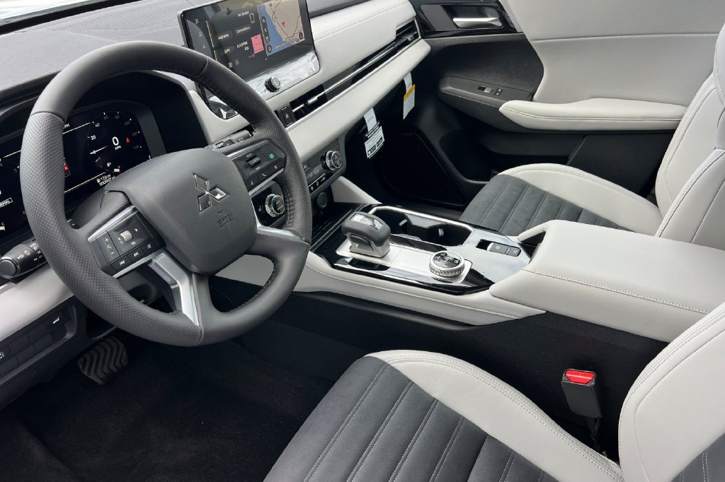 New 2026 Mitsubishi Outlander SE AWD/4WD image 11