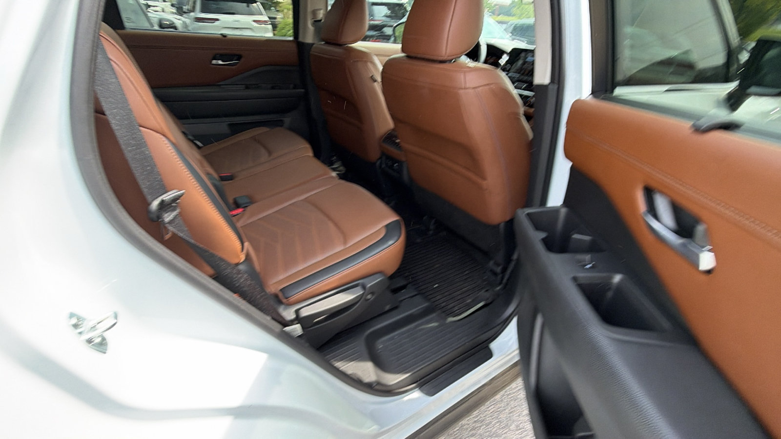 Used 2025 Nissan Pathfinder Platinum w/ Cargo Package FWD image 21