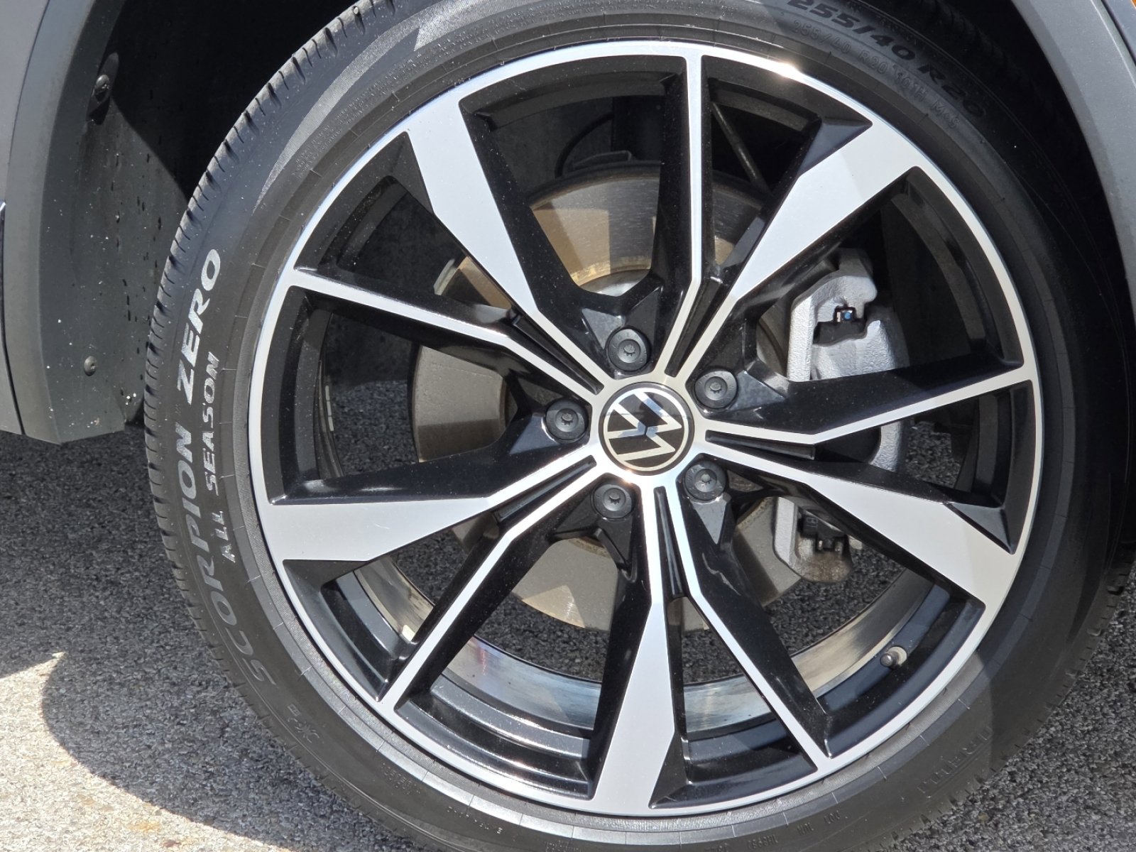 Used 2022 Volkswagen Tiguan SEL R-Line image 11