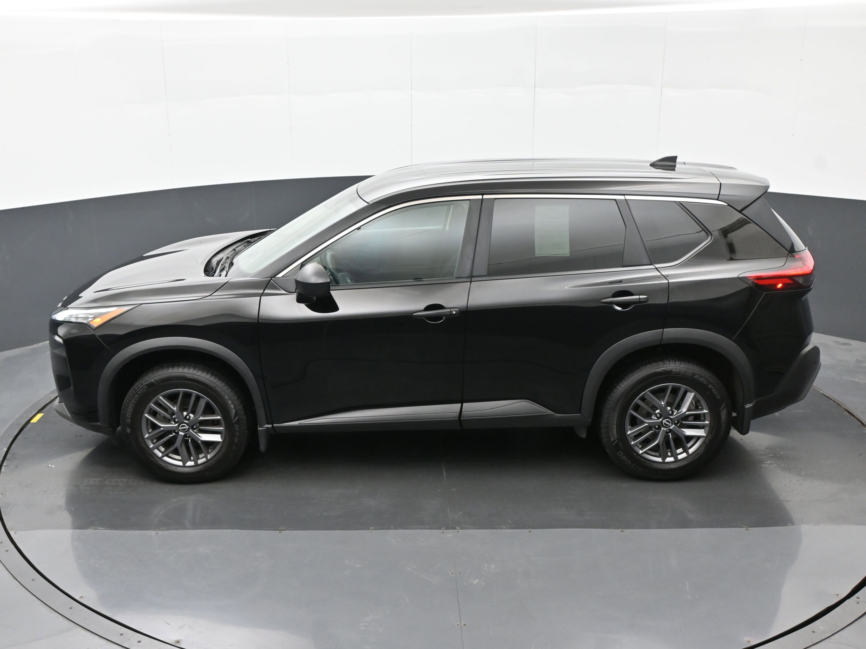 Used 2023 Nissan Rogue S AWD/4WD image 36
