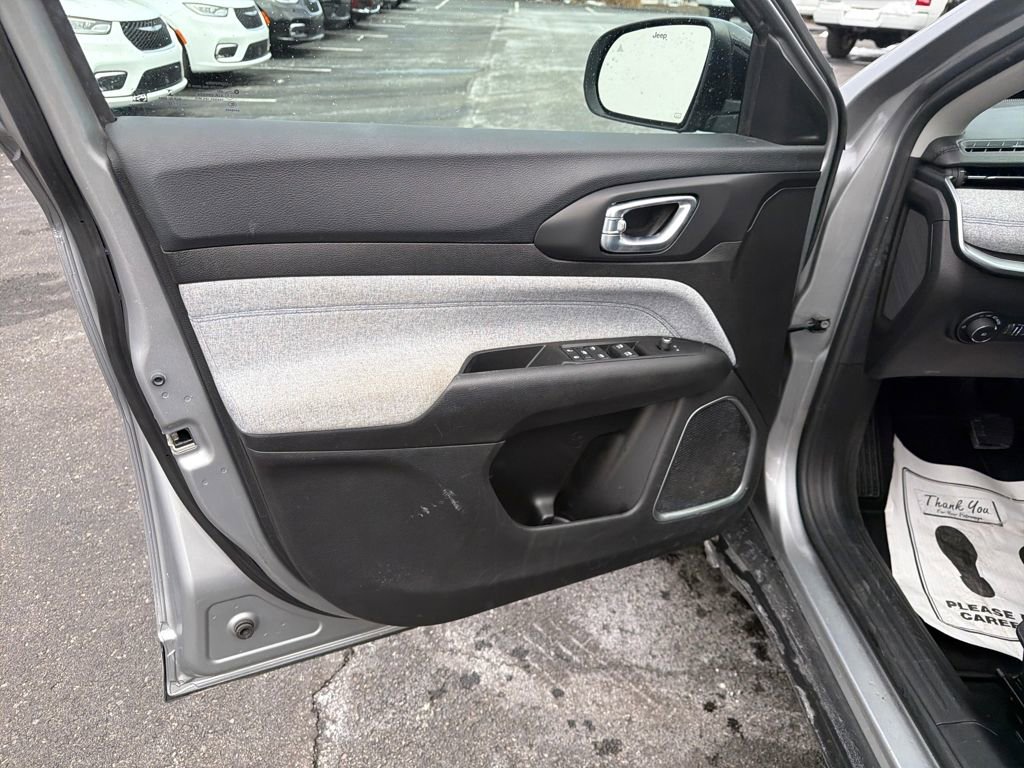 Used 2022 Jeep Compass Latitude image 18