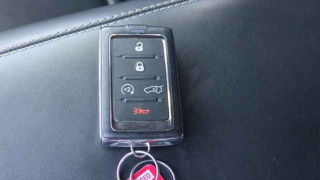 Used 2023 Jeep Grand Cherokee Overland w/ Luxury Tech Group IV AWD/4WD image 24