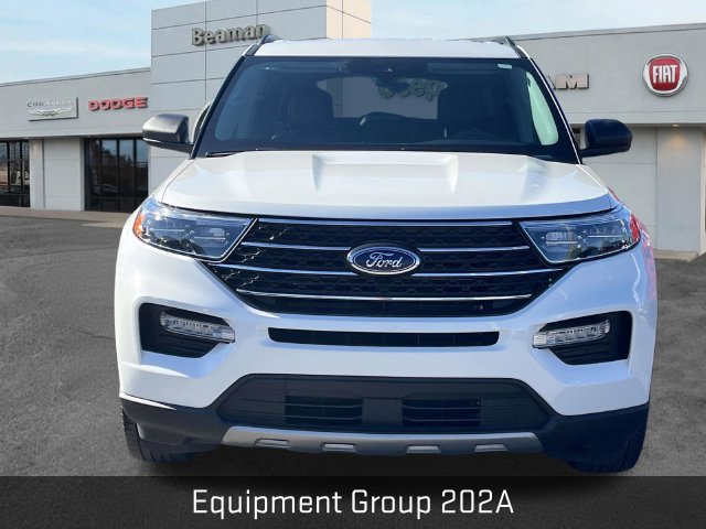 Used 2024 Ford Explorer XLT w/ Equipment Group 202A AWD/4WD image 2