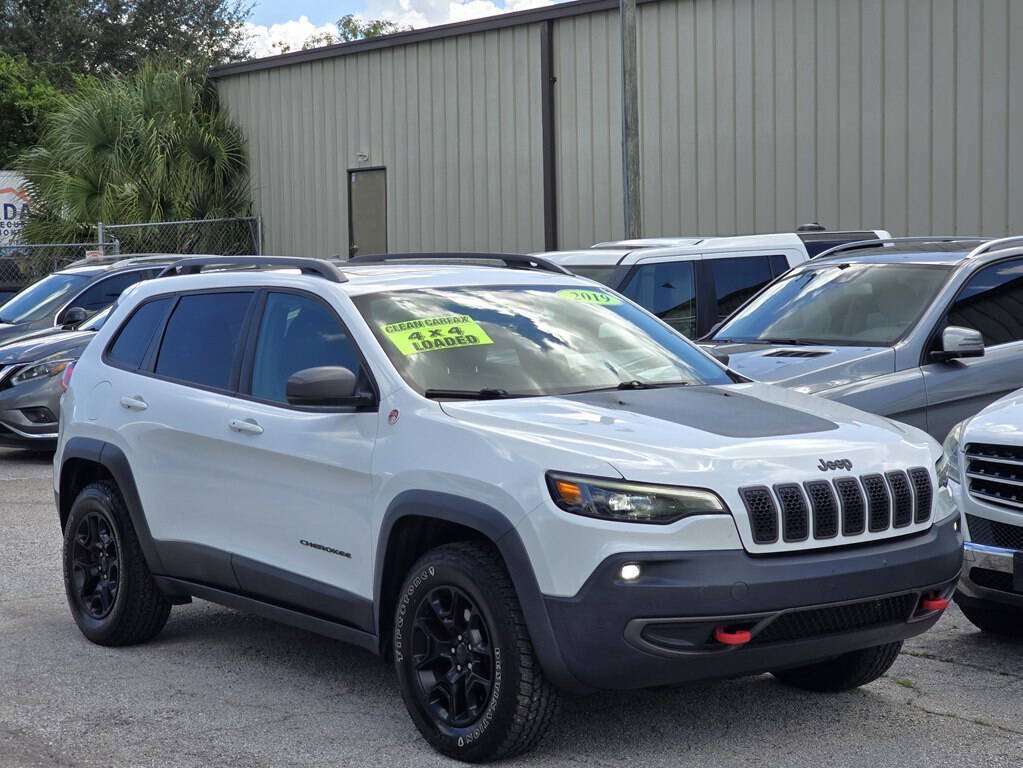Used 2019 Jeep Cherokee Trailhawk w/ Comfort/Convenience Group AWD/4WD image 2