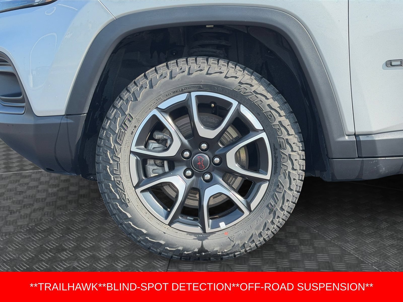 Used 2025 Jeep Compass Trailhawk AWD/4WD image 14
