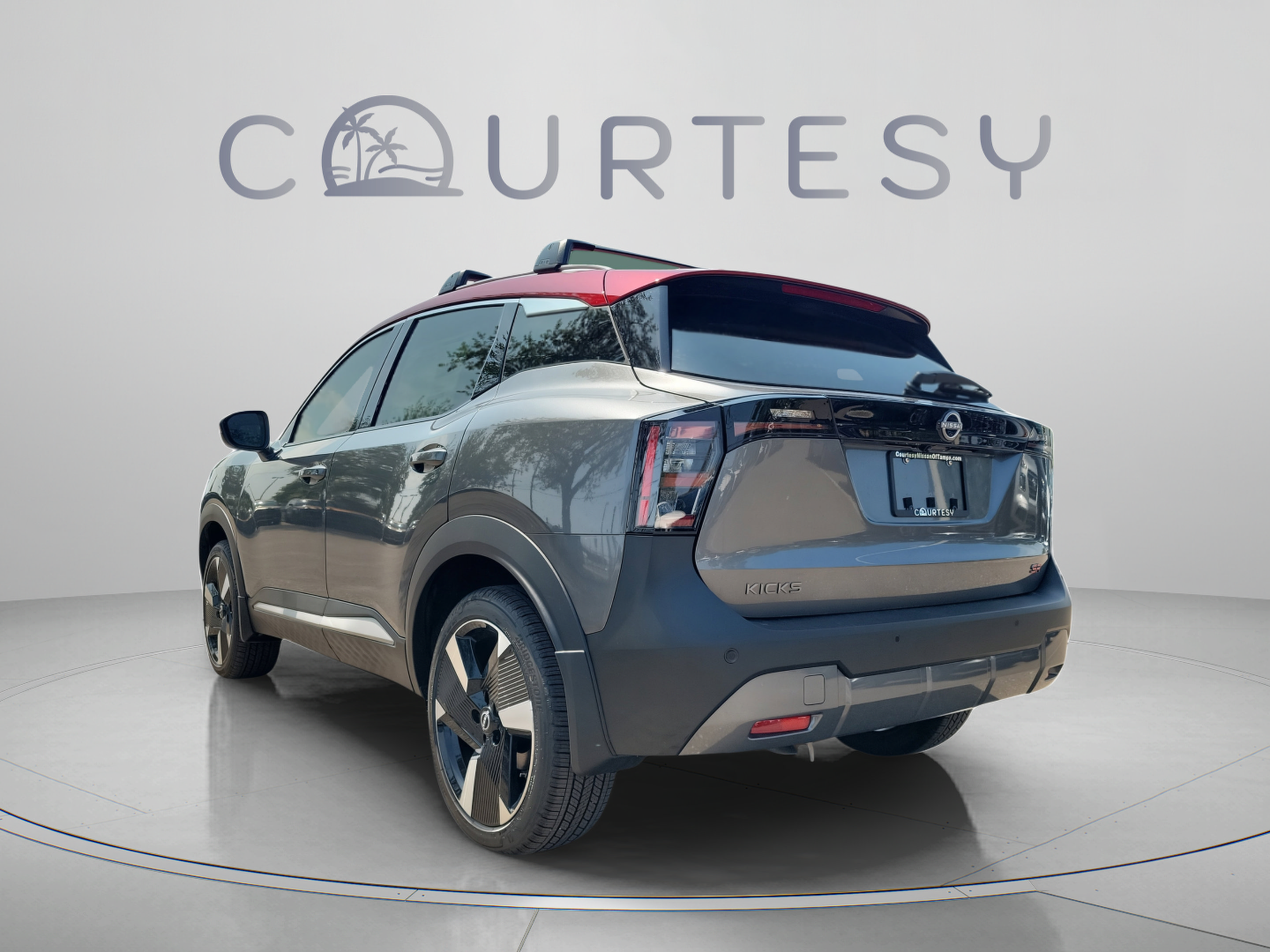 New 2025 Nissan Kicks SR FWD image 4