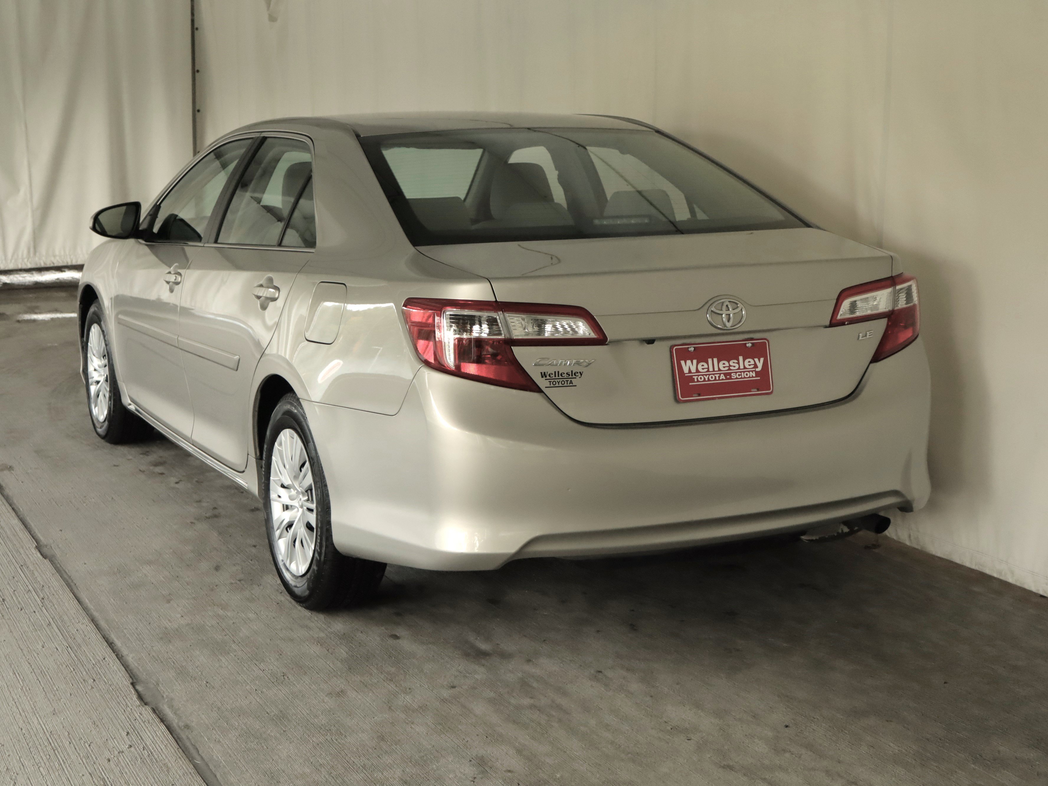 Used 2014 Toyota Camry FWD image 23