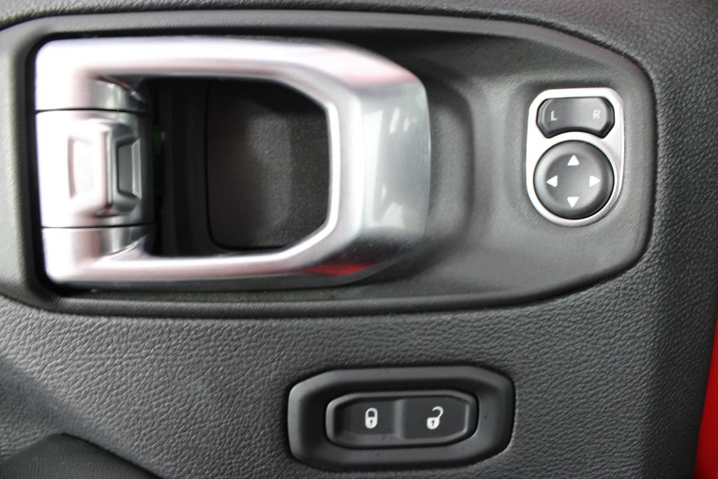 Used 2025 Jeep Wrangler Unlimited Sahara AWD/4WD image 14