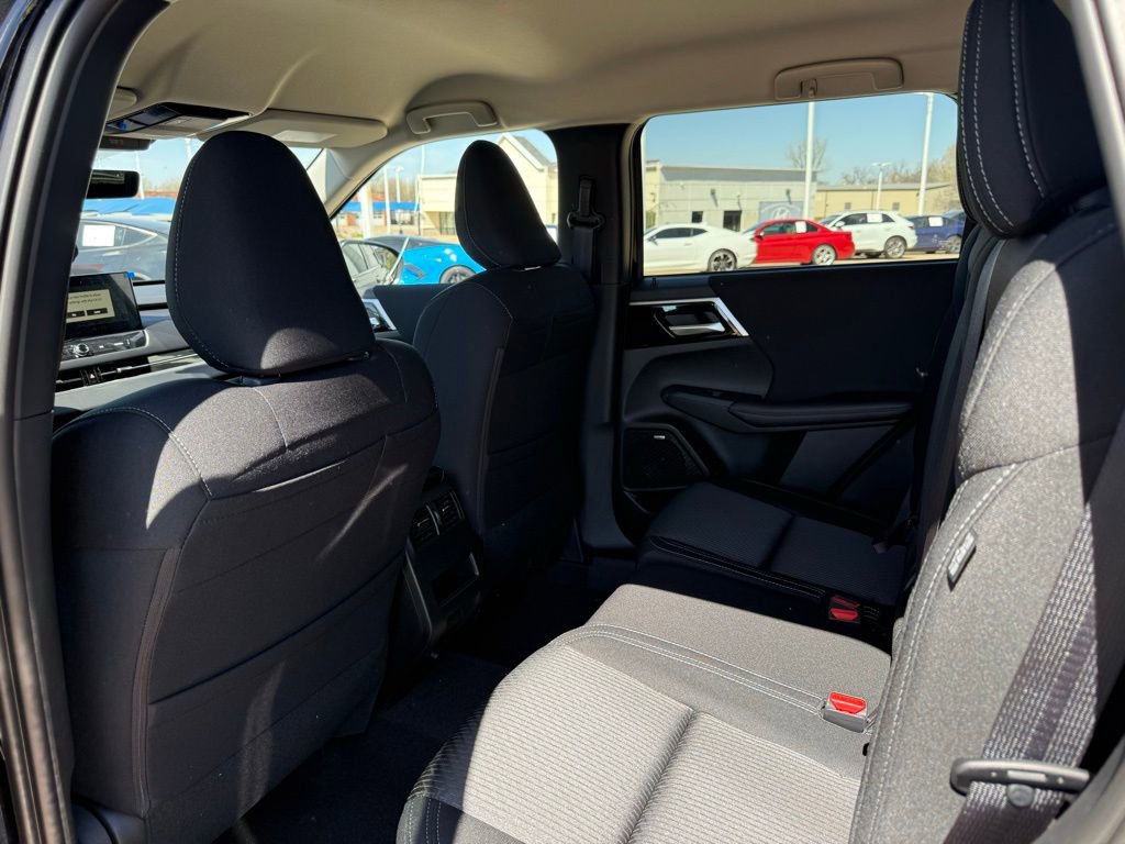 New 2026 Mitsubishi Outlander ES image 27